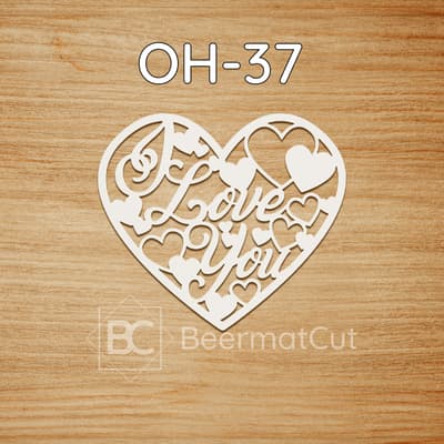 Serce wycinane laserowo, dekoracja z napisem "I Love You" i małymi serduszkami.