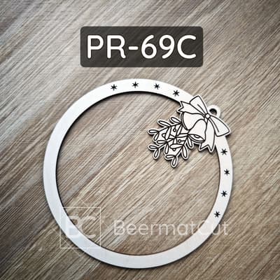 Obręcz świąteczna ze sklejki wycinana laserowo, baza do makramy z motywem dzwonków i jemioły.