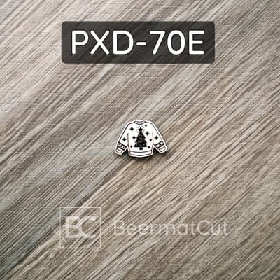 Zimowy sweter z choinką, laserowany ze sklejki. Ozdoba świąteczna do dekoracji i rękodzieła.