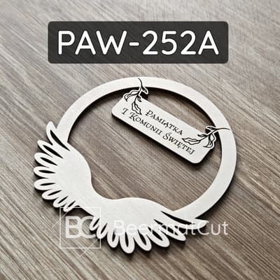Skrzydła na obręczy wycinane laserowo ze sklejki, pamiątka I Komunii Świętej.