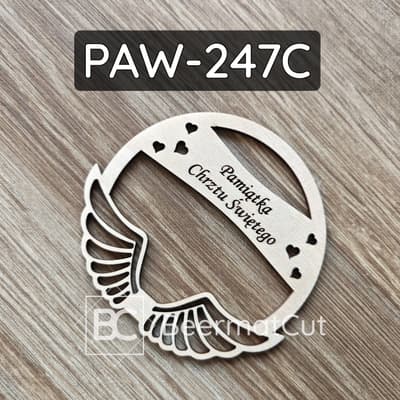 Skrzydła na obręczy, wycinane laserowo ze sklejki, pamiątka Chrztu Świętego z sercami.