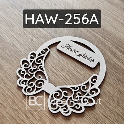 Skrzydła anioła na obręczy, wycinane laserowo z HDF, do makramy z napisem Anioł Stróż.