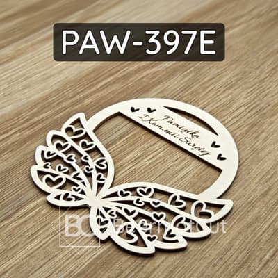 Skrzydła na obręczy wycinane laserowo ze sklejki, pamiątka I Komunii Świętej.