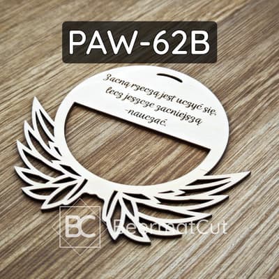 Skrzydła anioła na obręczy, sklejka cięta laserowo, baza do makramy z grawerowanym cytatem.